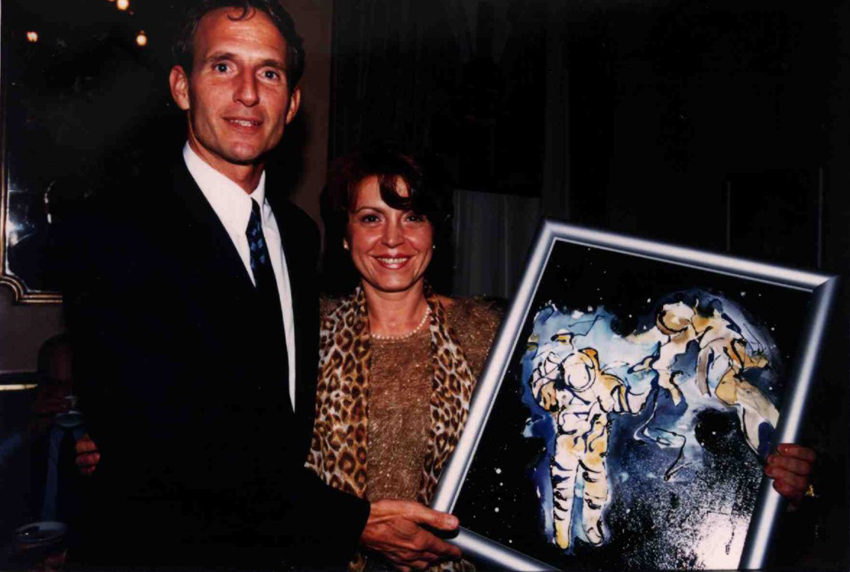 Raffaella Losapio con Jerry Linenger in occasione delle conferenze “Space Explorers” (Milano 23-24/11/2000) presso l’ Università degli Studi e la Fiera di Milano