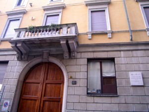 facciata della casa di Eugenio Montale in via Biglì a Milano