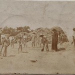 Anno 1900: Sacerdote assiste alla "Mietitura del grano" nell'Azienda agricola della Famiglia Losapio a Bisceglie (BA)