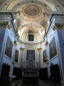 interno-verticale-chiesa