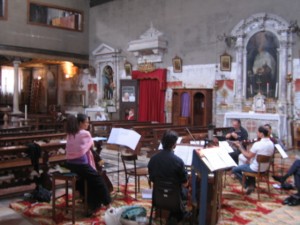 Musicisti all'interno della Chiesa di Ognissanti-Venezia