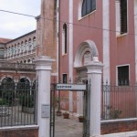 particolare esterno della Chiesa di Ognissanti-Venezia